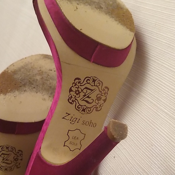 Gorgeous Zigi Soho satin bejeweled heels - Picture 5 of 7